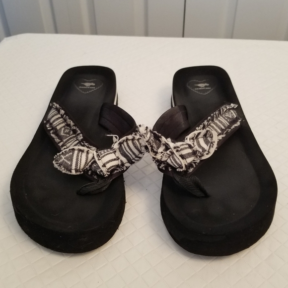 ROCKET DOG Small Wedge Flip Flops Sandals BLACK WHITE BOW SIZE 9 - Picture 1 of 6